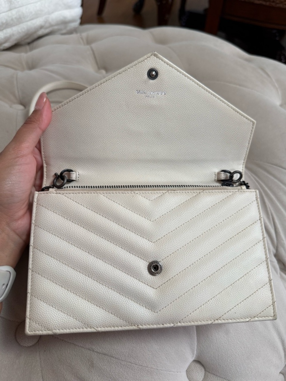 SAINT LAURENT
White Matelasse Quilted Grained Leather Envelope Chain Wallet Bag - Picture 3 of 12